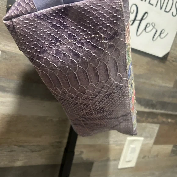 Kathy Van Zeeland Lavender Floral Design Leather Shoulder Bag - Picture 5 of 6